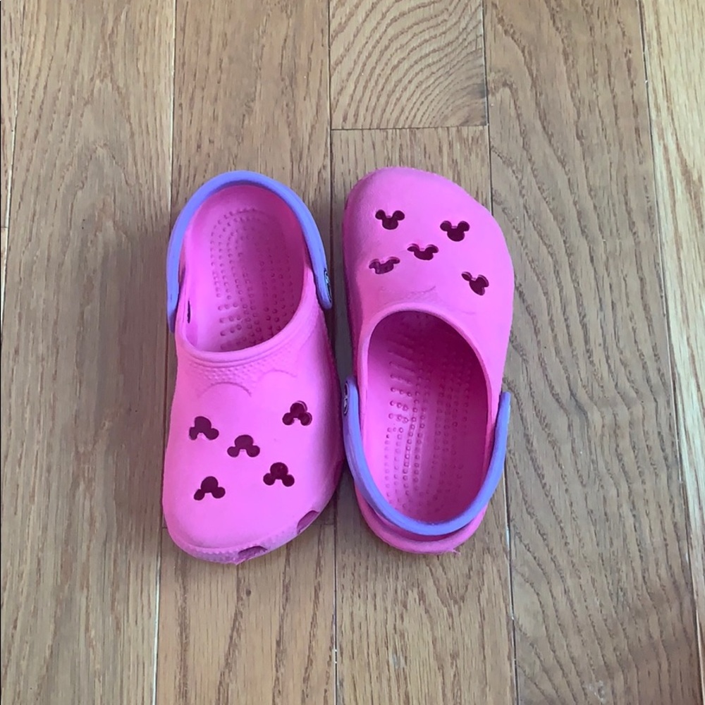 crocs